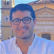 Logopedista Laureato in Cile, imparte lezioni di spagnolo per Bambini, Adolescenti, adulti ed anziani. Tutti i livelli, adatto insegnamento per diverse aree: scuola, università, business, arti. 15 anni di esperienza docente